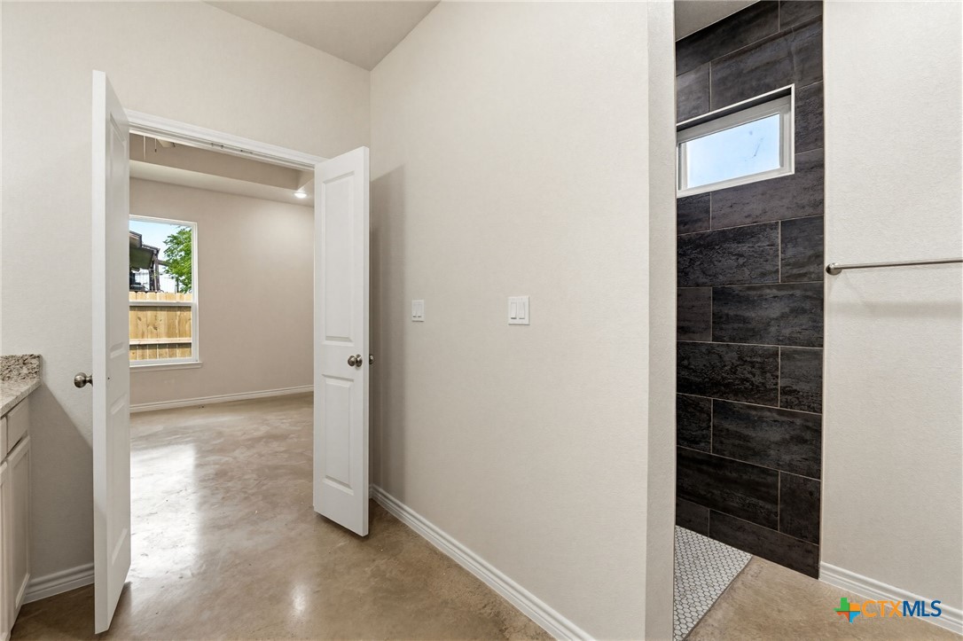 406 W Avenue C Property Photo 14
