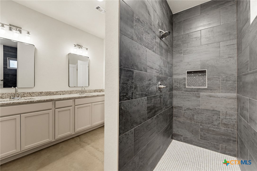 406 W Avenue C Property Photo 15