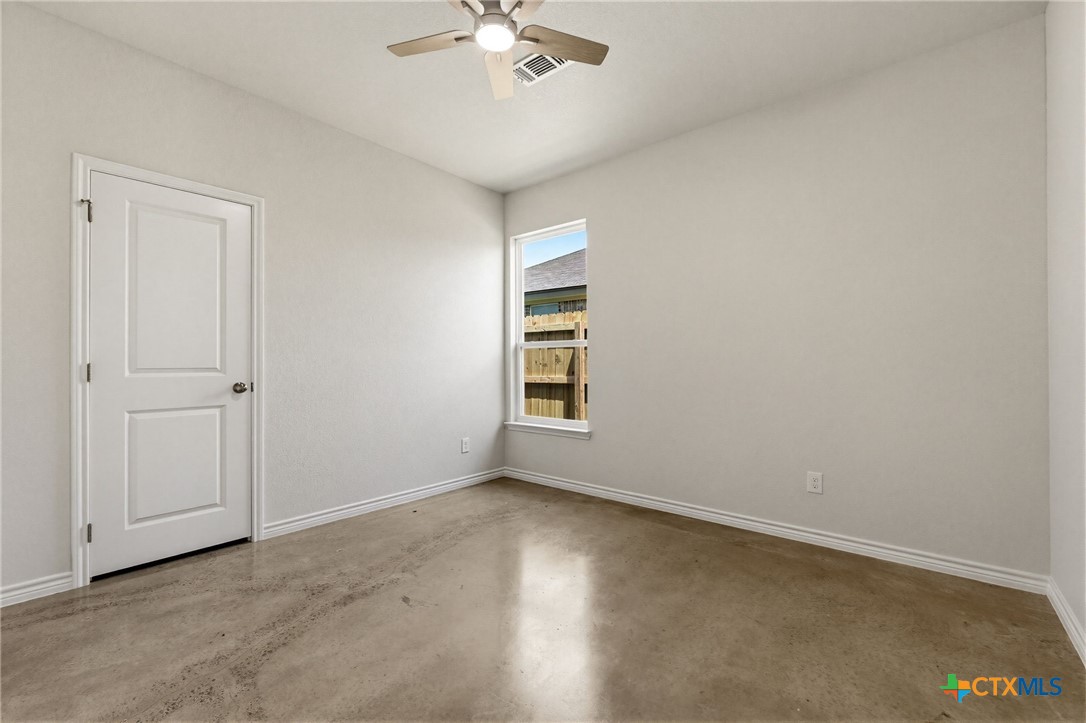 406 W Avenue C Property Photo 18