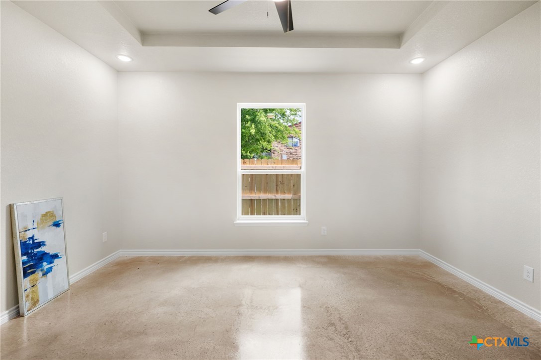 410 W Avenue C Property Photo 13