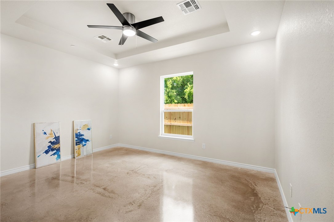 410 W Avenue C Property Photo 14