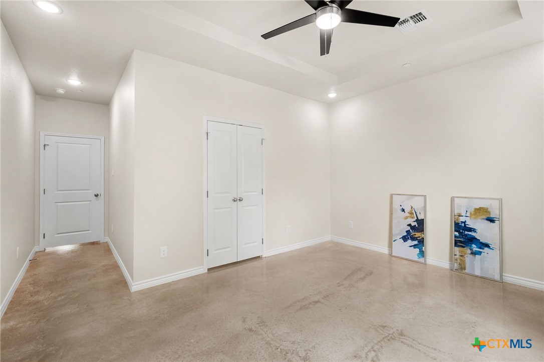 410 W Avenue C Property Photo 15