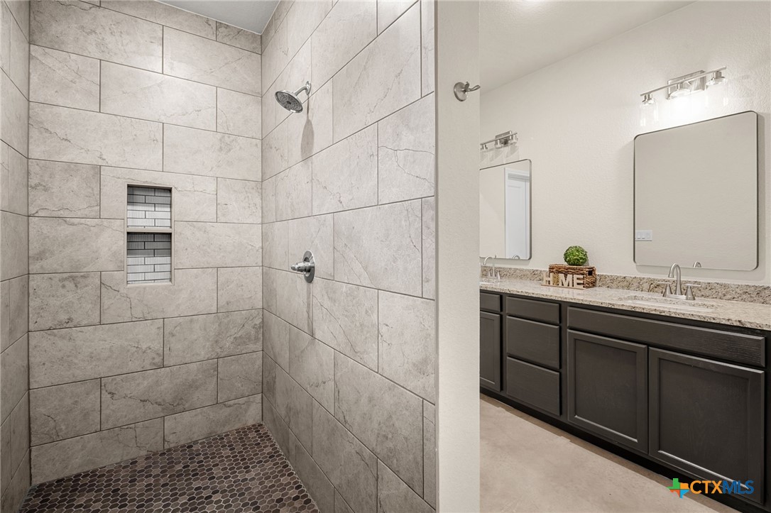 410 W Avenue C Property Photo 20