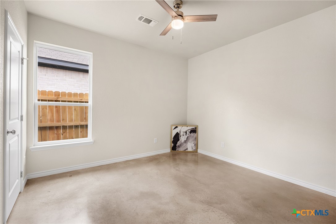 410 W Avenue C Property Photo 22