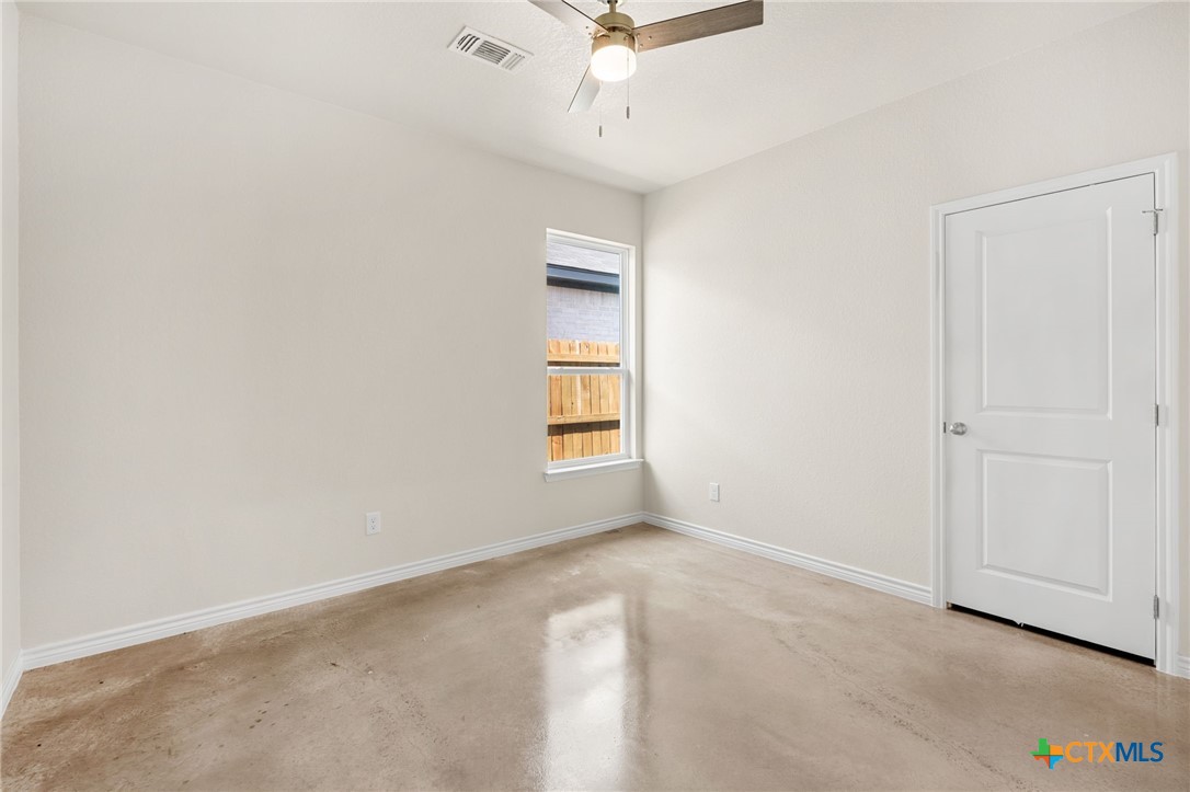 410 W Avenue C Property Photo 25