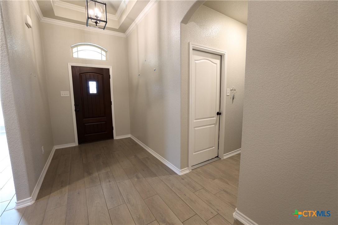 806 Eagle Crest Cove Property Photo 3