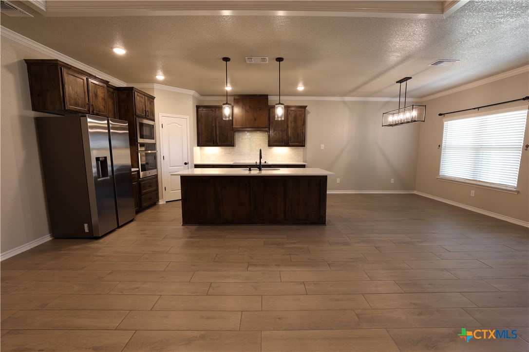 806 Eagle Crest Cove Property Photo 6