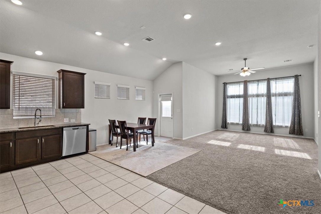913 Blue Oak Boulevard Property Photo 7