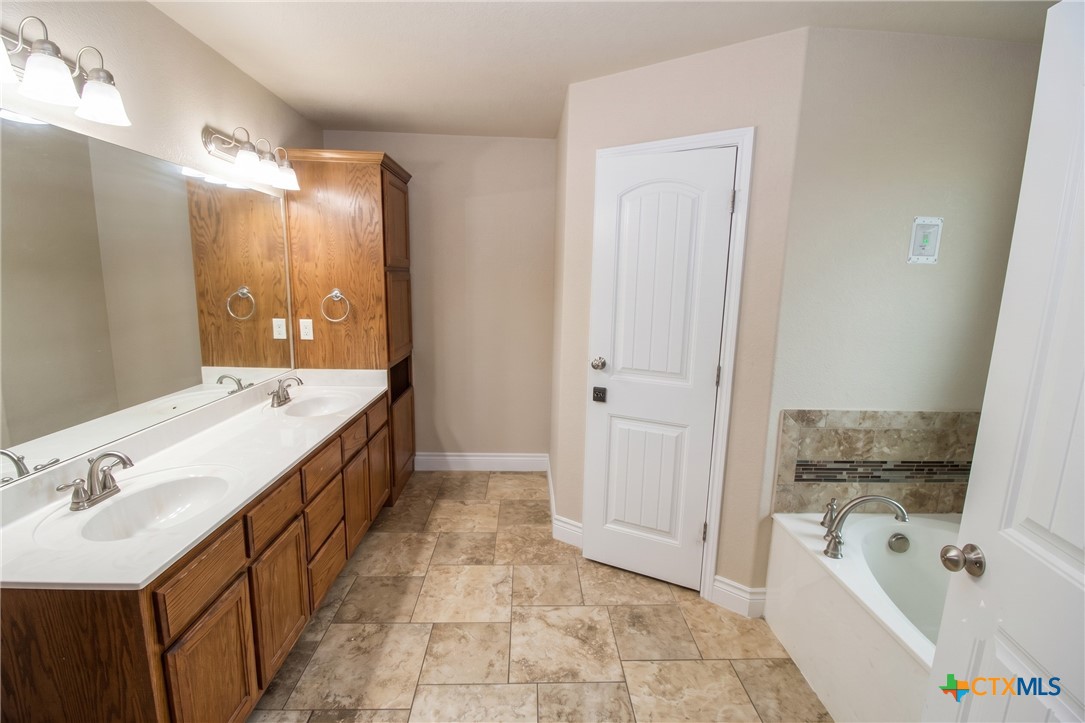 1128 Pheasant Circle Property Photo 12