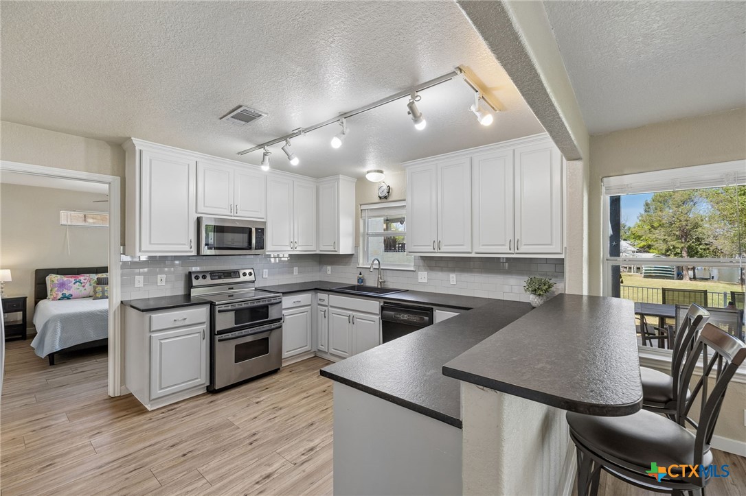 619 Clear Cove Drive Property Photo 12