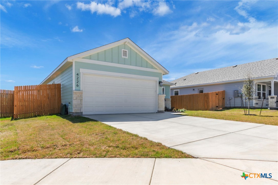 4226 Lugard Drive Property Photo 3