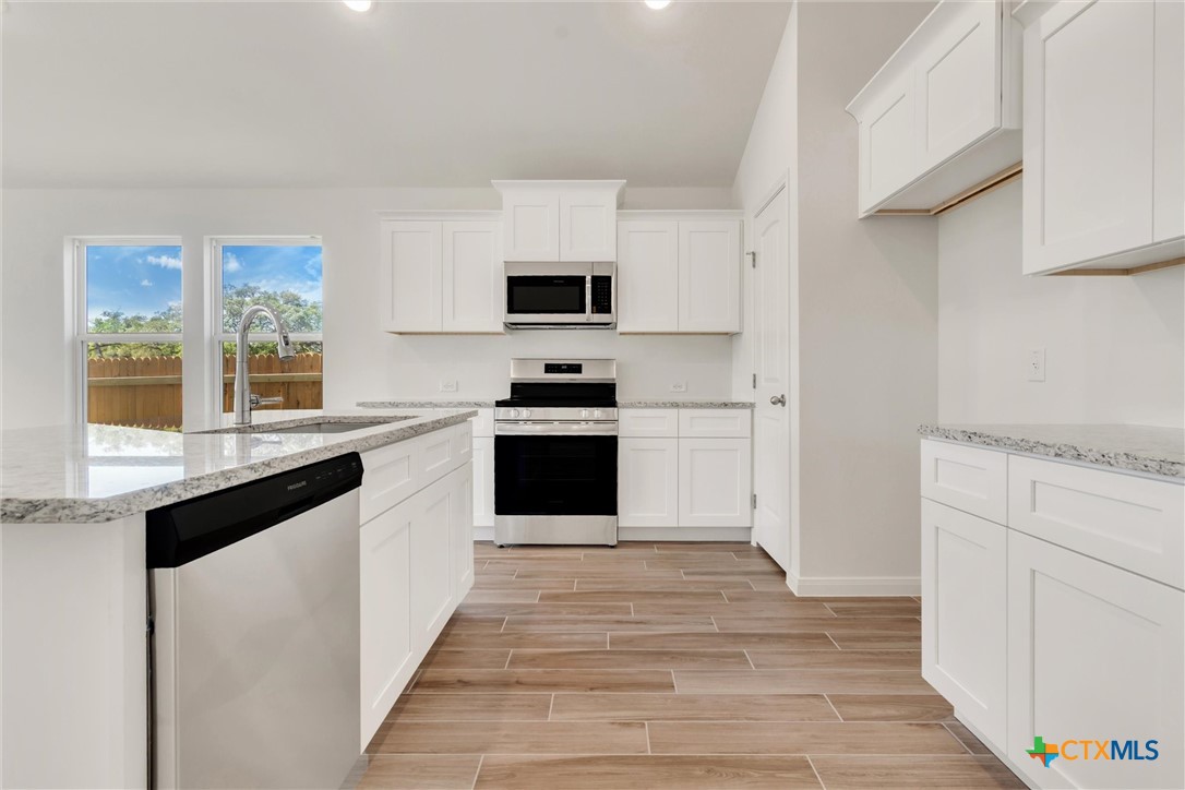 4226 Lugard Drive Property Photo 8