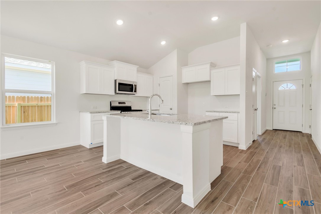 4226 Lugard Drive Property Photo 10