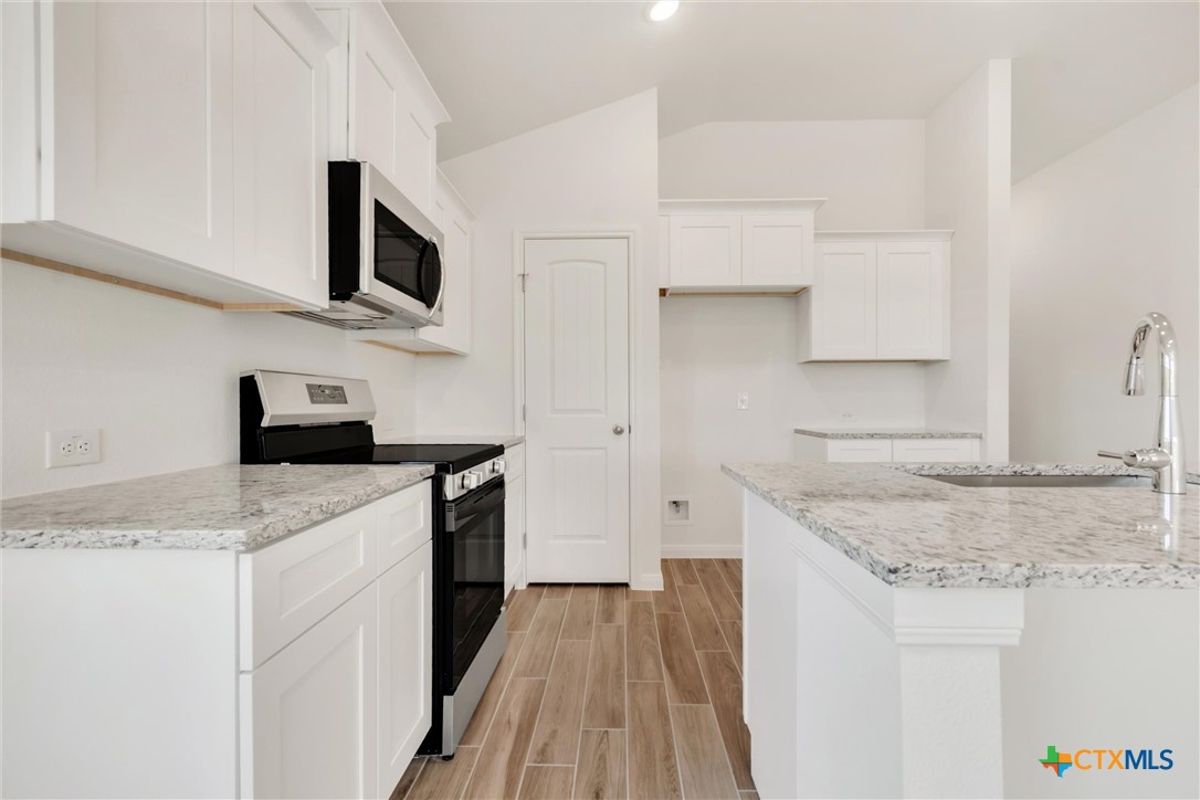 4226 Lugard Drive Property Photo 11