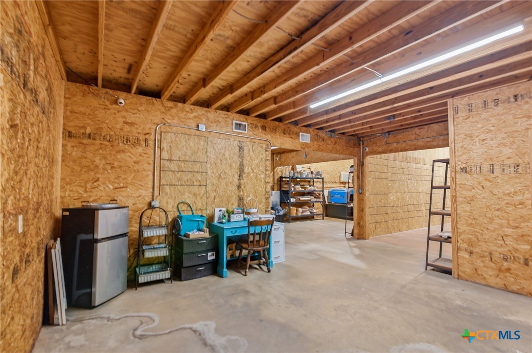 10083 N Us Hwy 59 Property Photo 4