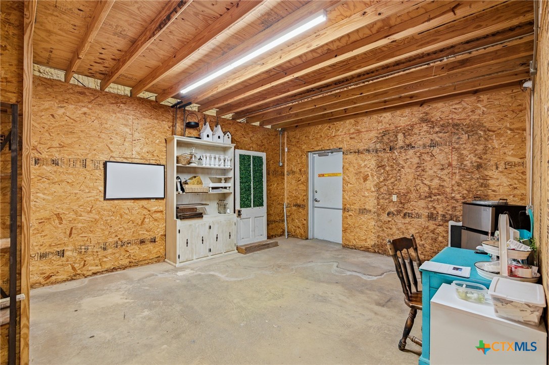 10083 N Us Hwy 59 Property Photo 5