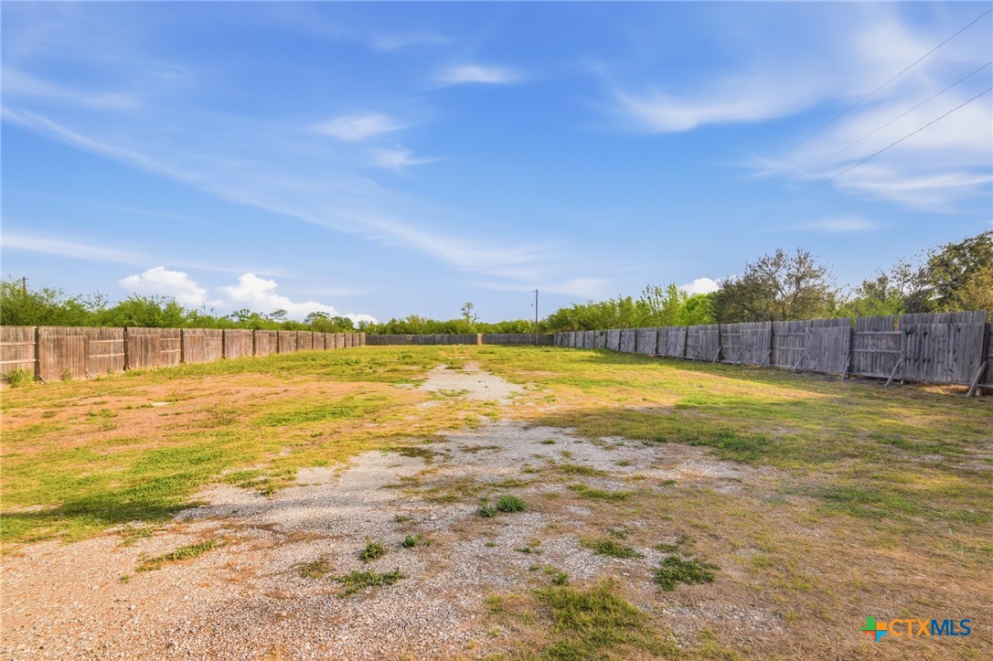 10083 N Us Hwy 59 Property Photo 17