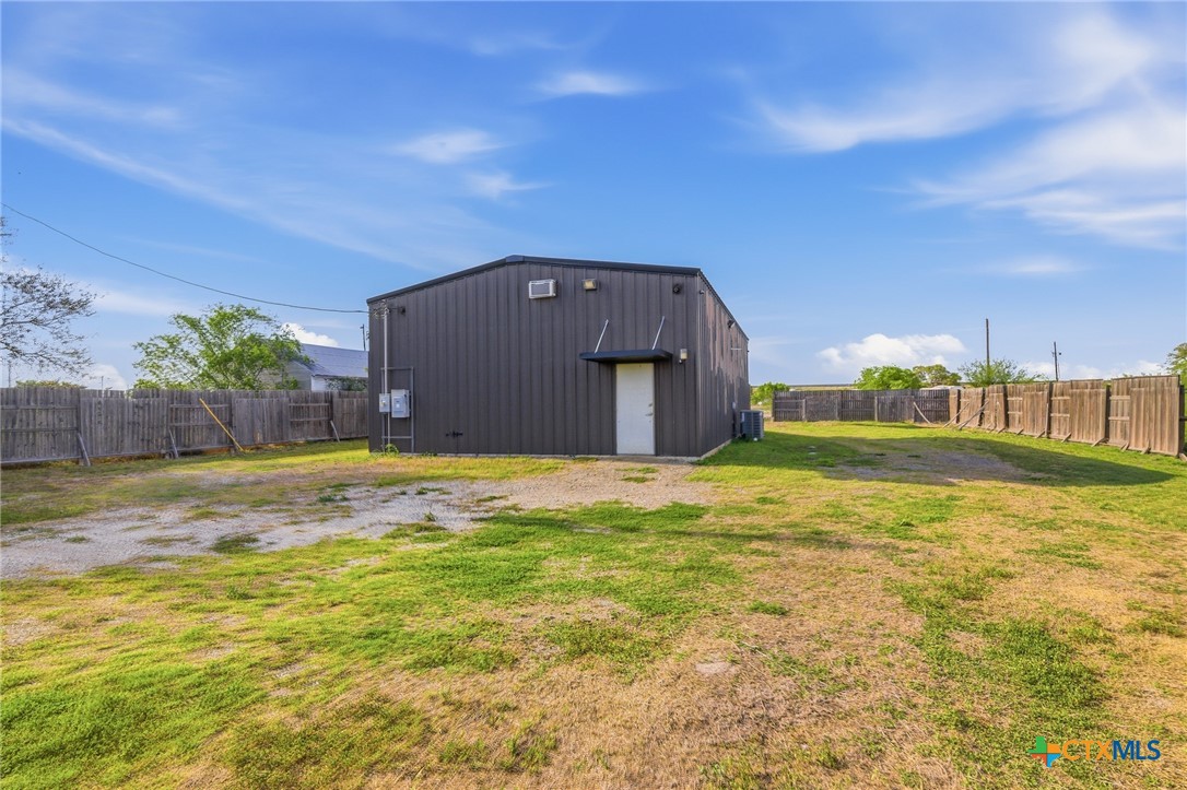 10083 N Us Hwy 59 Property Photo 18
