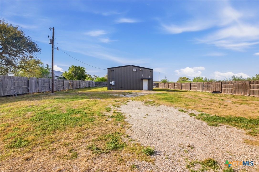 10083 N Us Hwy 59 Property Photo 21