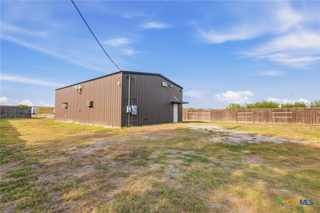 10083 N Us Hwy 59 Property Photo 23