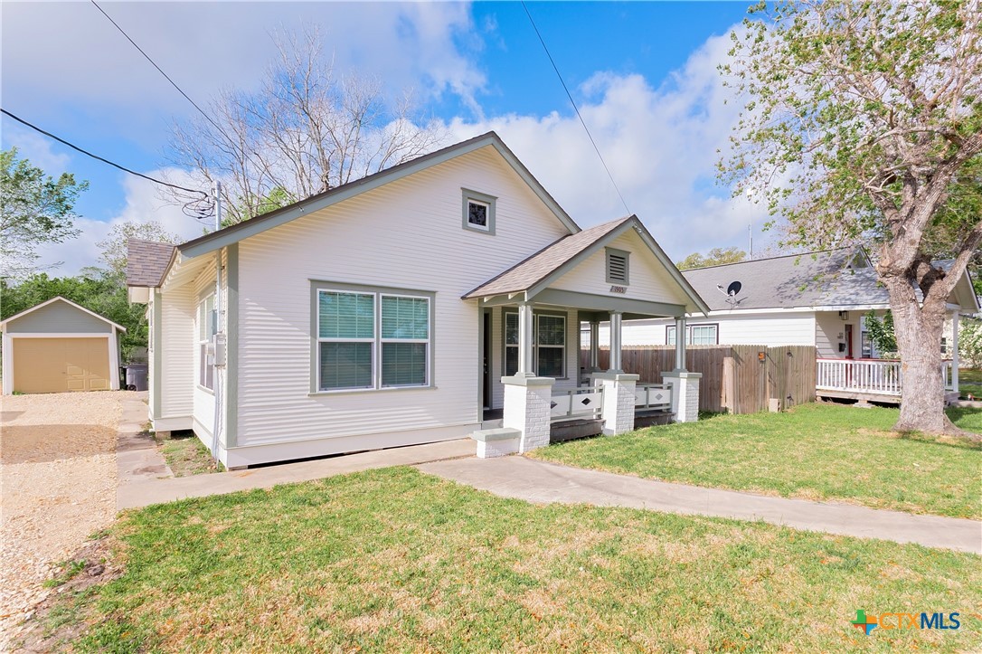 1903 E North Street Property Photo 1