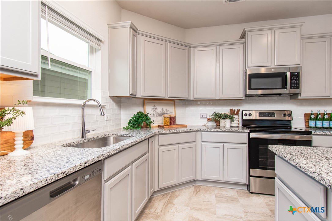 736 Jersey Court Property Photo 6