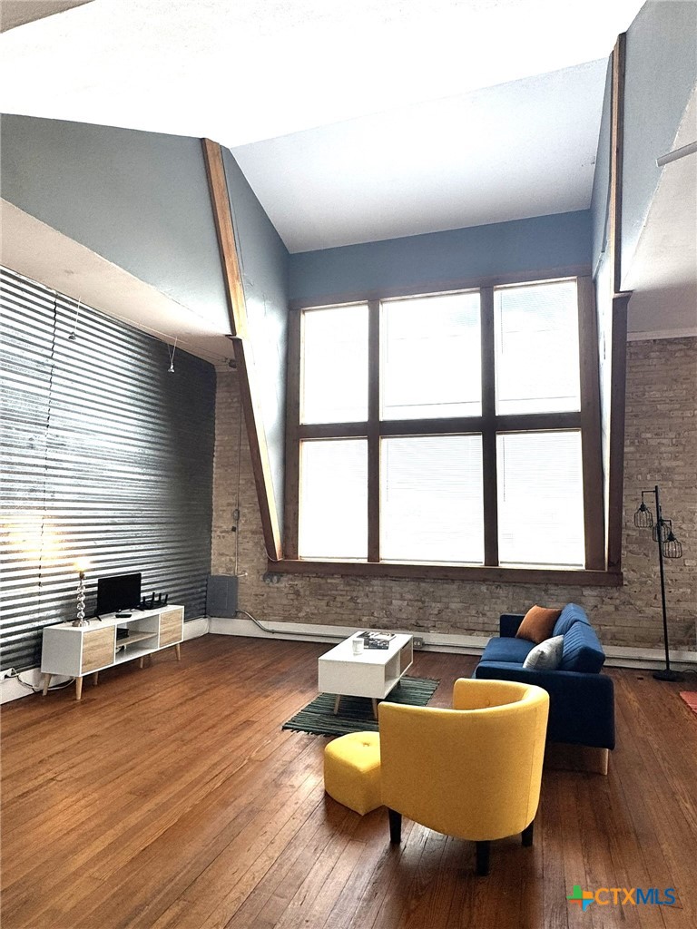 103 W Walnut Street A Property Photo 1