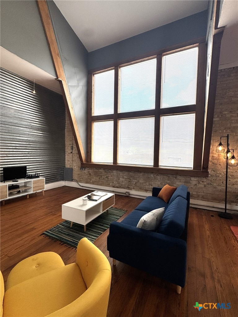 103 W Walnut Street A Property Photo 3
