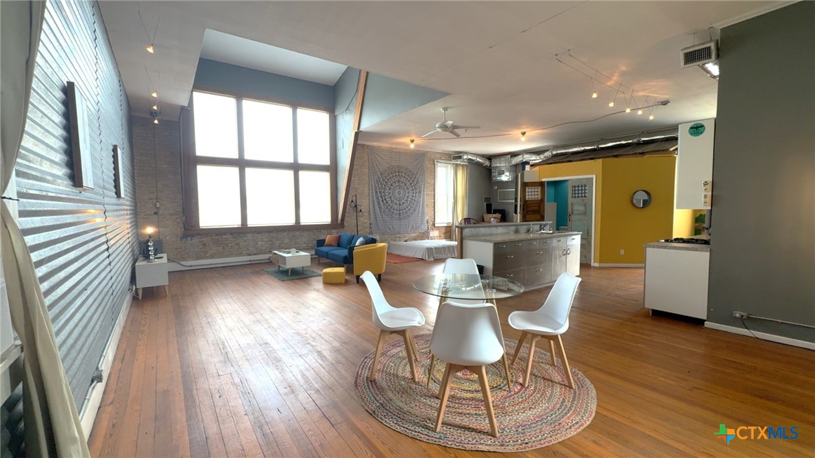 103 W Walnut Street A Property Photo 5