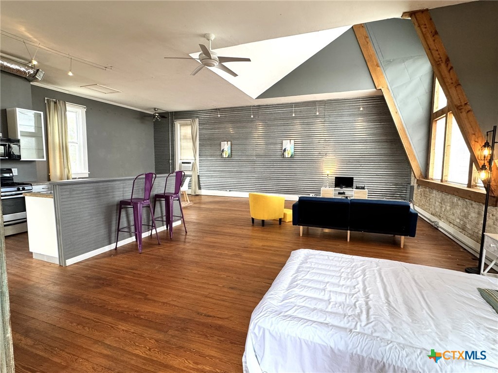 103 W Walnut Street A Property Photo 6