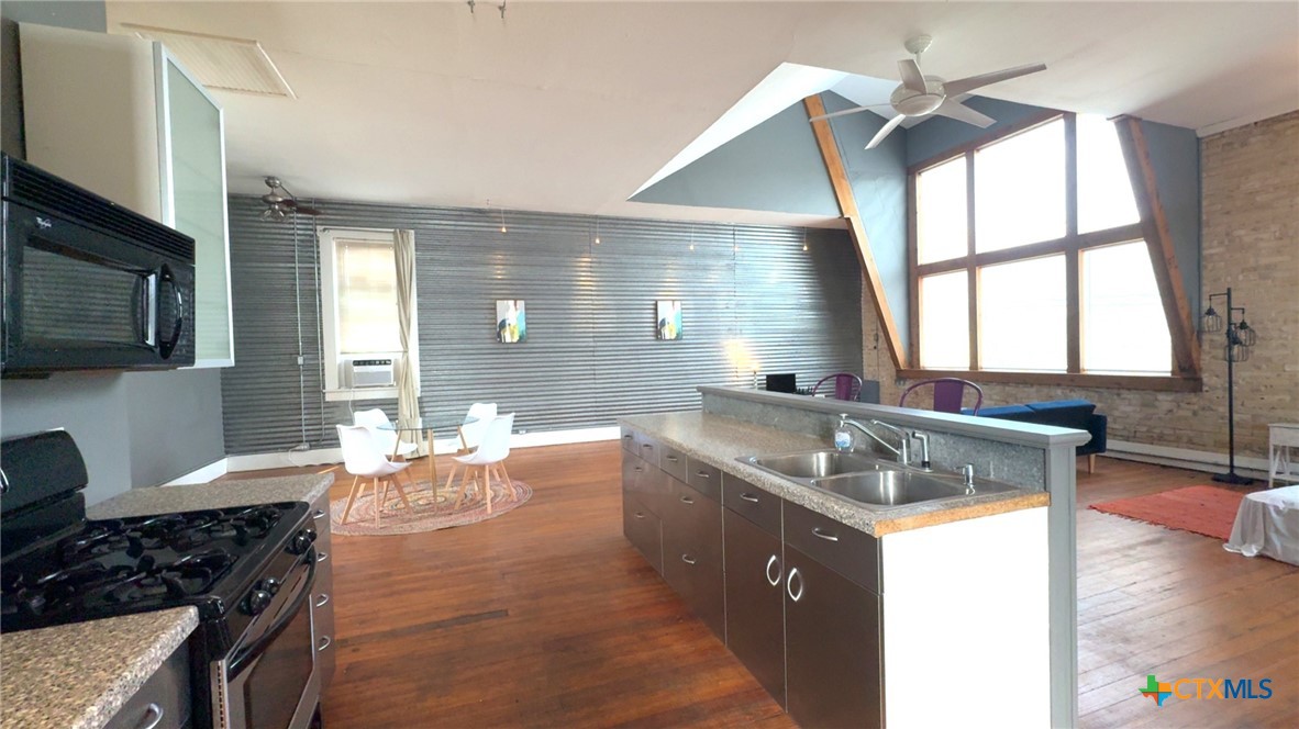 103 W Walnut Street A Property Photo 7