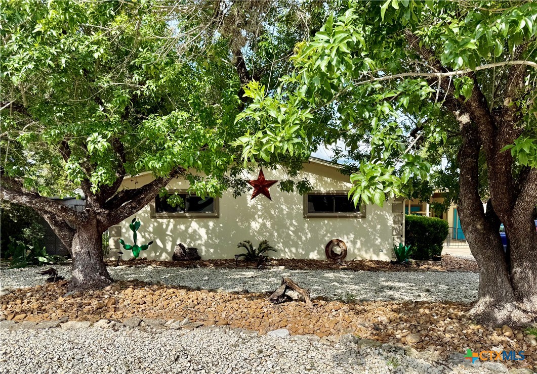 1268 W Lakeside Drive Property Photo 2