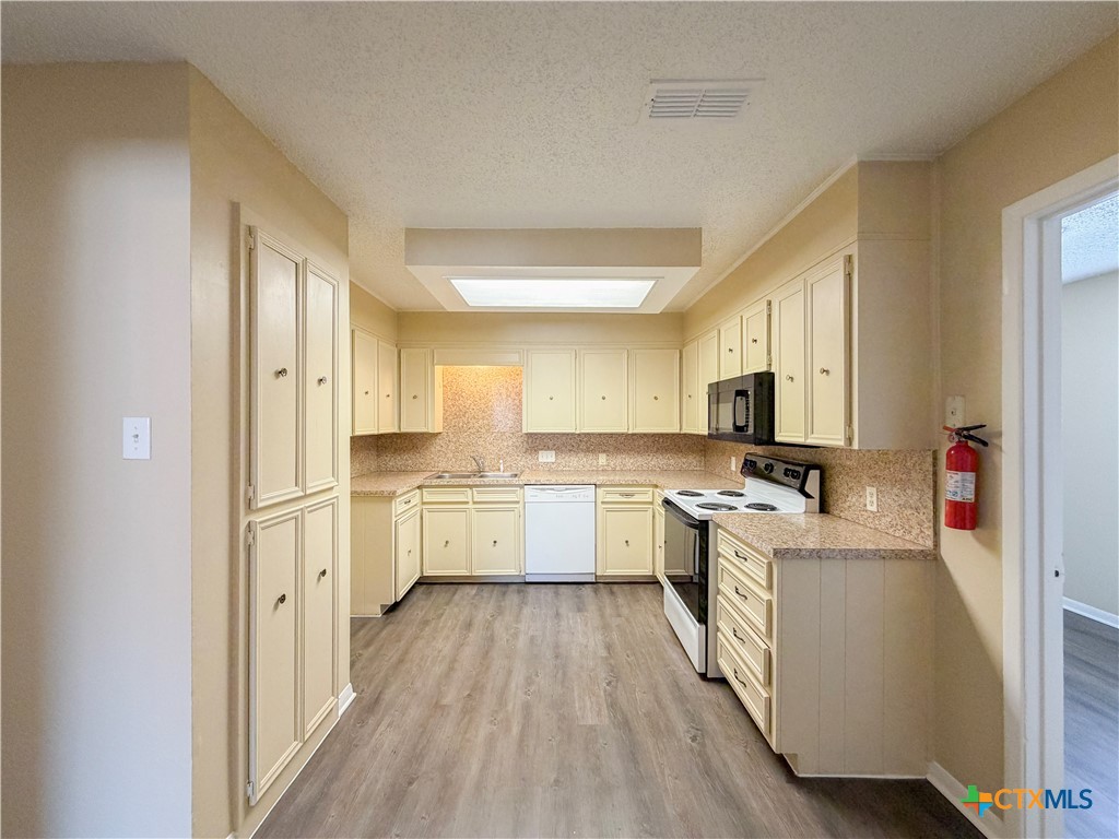 3806 Shallowford Road Property Photo 11