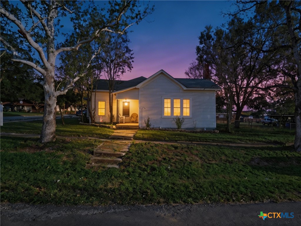 211 E 4th Street Property Photo 1