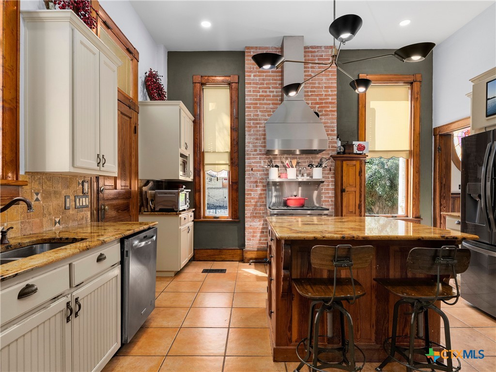 372 Magazine Avenue Property Photo 16