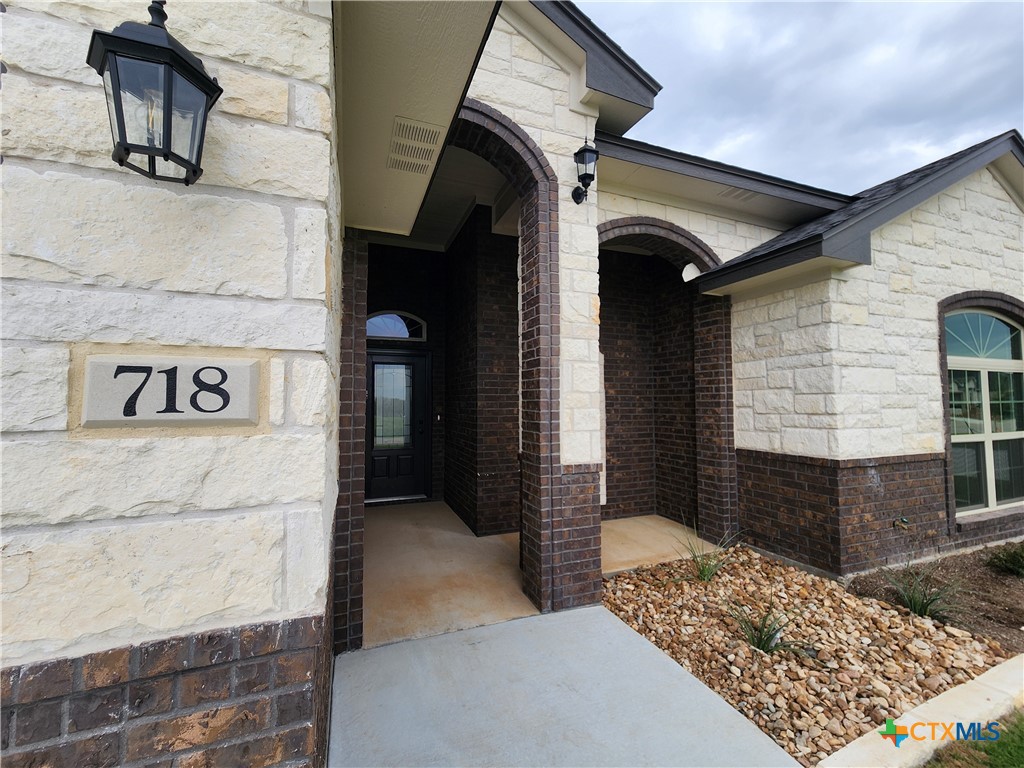 718 Golden Eagle Drive Property Photo 2