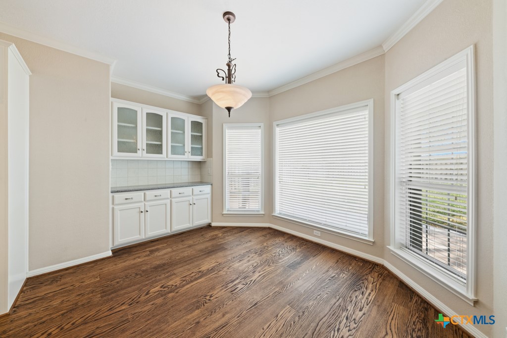 2592 Edgegrove Property Photo 8