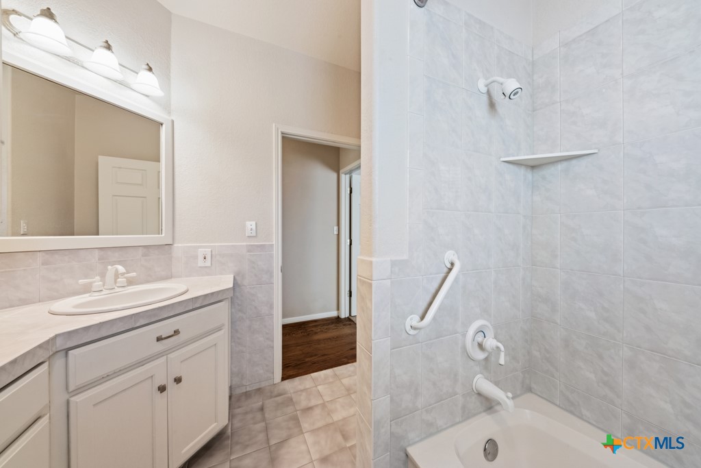 2592 Edgegrove Property Photo 20