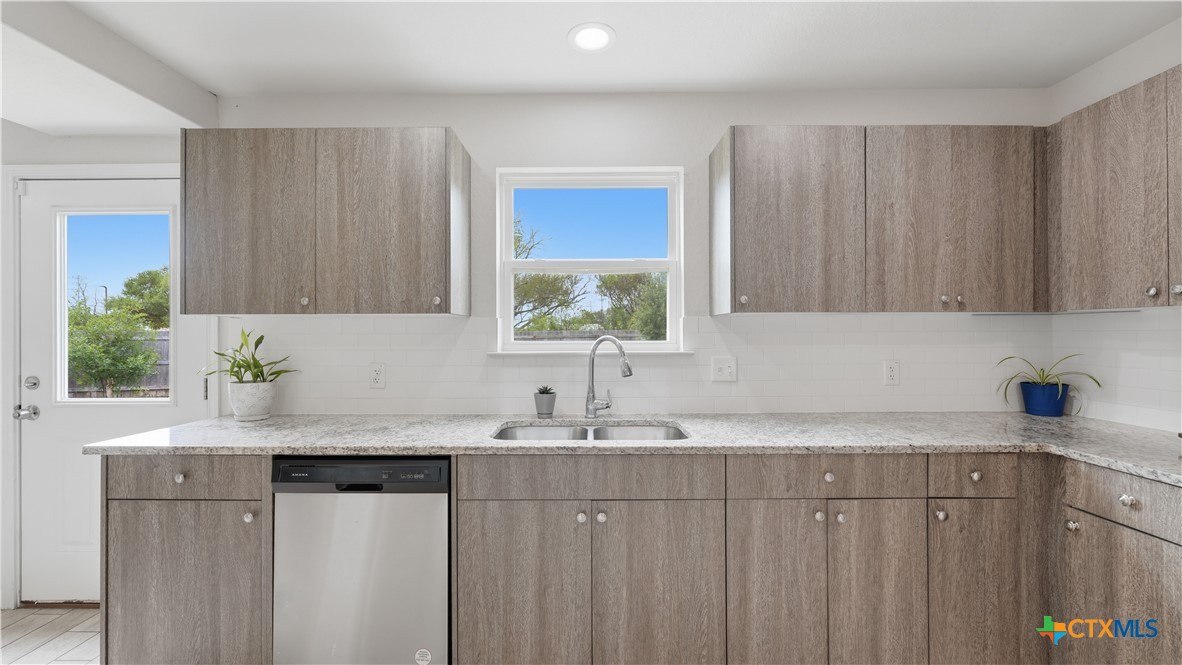 334 Mar Hill Street Property Photo 17