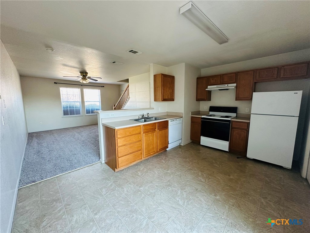 304 Creek Street D Property Photo 4
