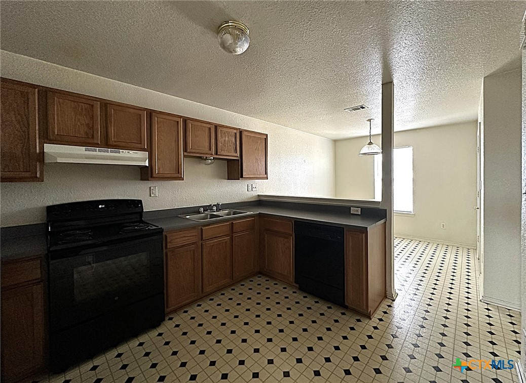 2801 Cantabrian Drive D Property Photo 5
