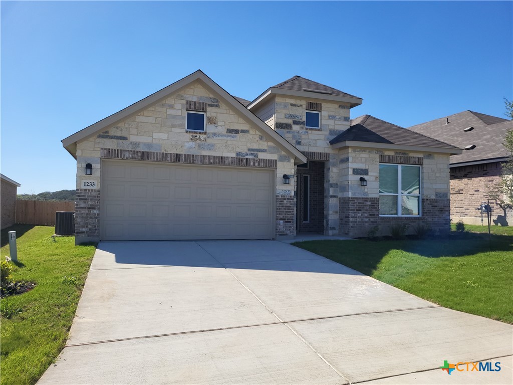 1233 Fox Wing Way Property Photo 2