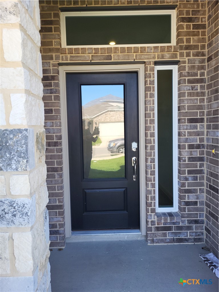 1233 Fox Wing Way Property Photo 3