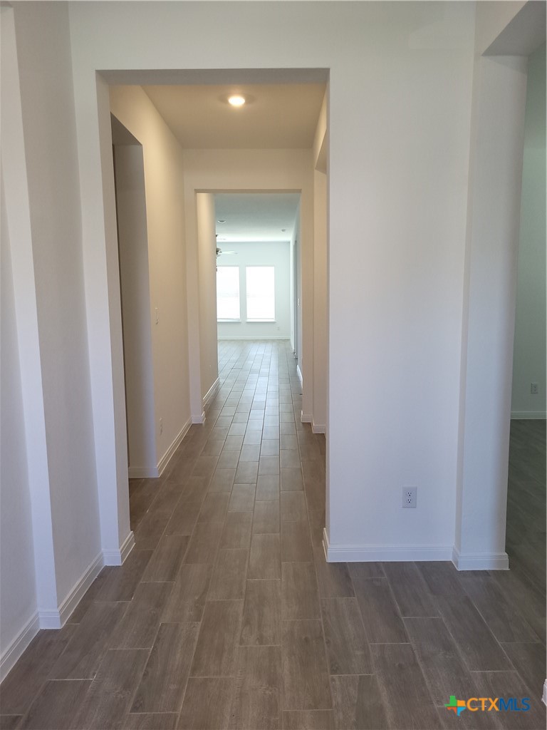 1233 Fox Wing Way Property Photo 4