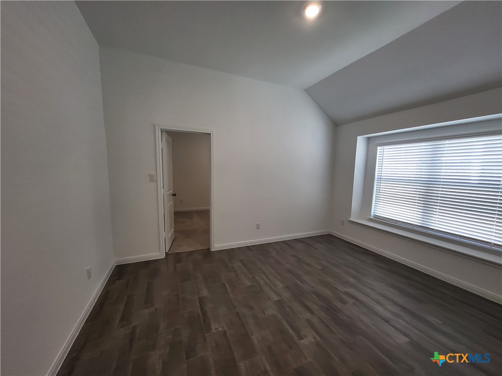 1233 Fox Wing Way Property Photo 5