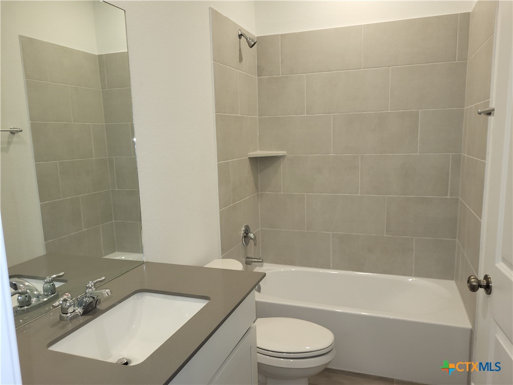 1233 Fox Wing Way Property Photo 10