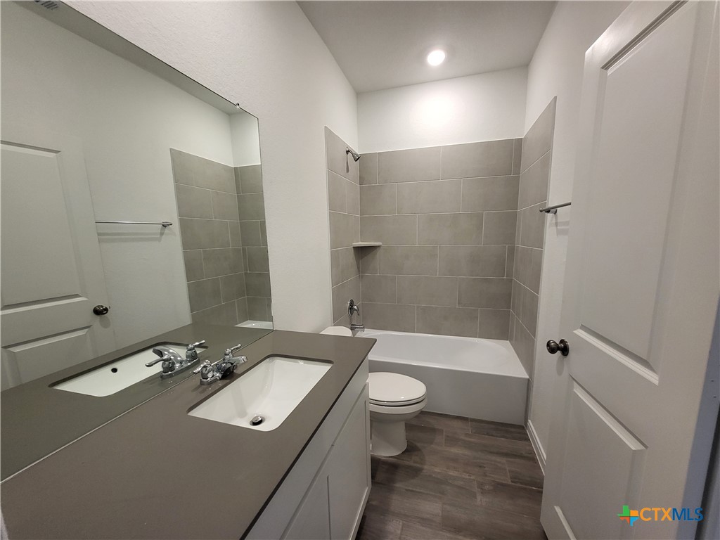 1233 Fox Wing Way Property Photo 11