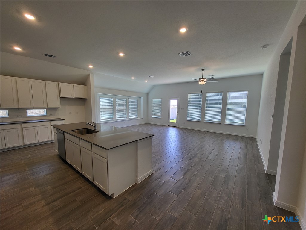 1233 Fox Wing Way Property Photo 12