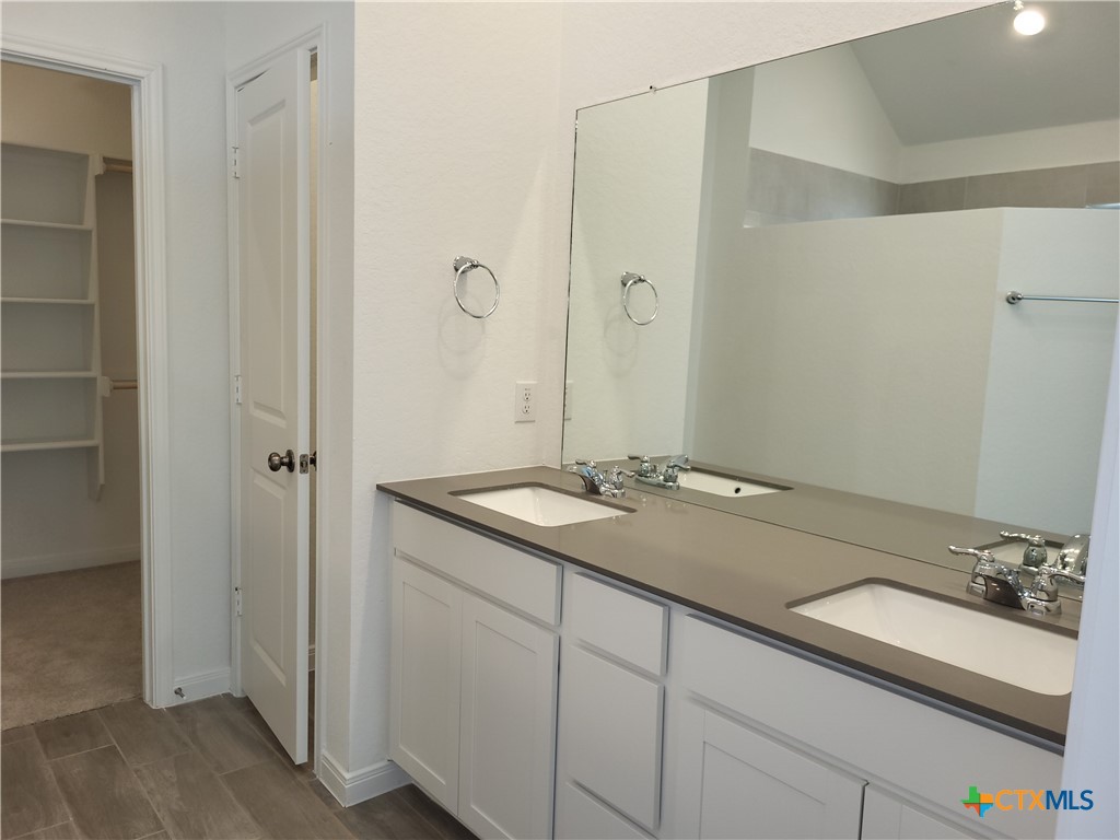 1233 Fox Wing Way Property Photo 19