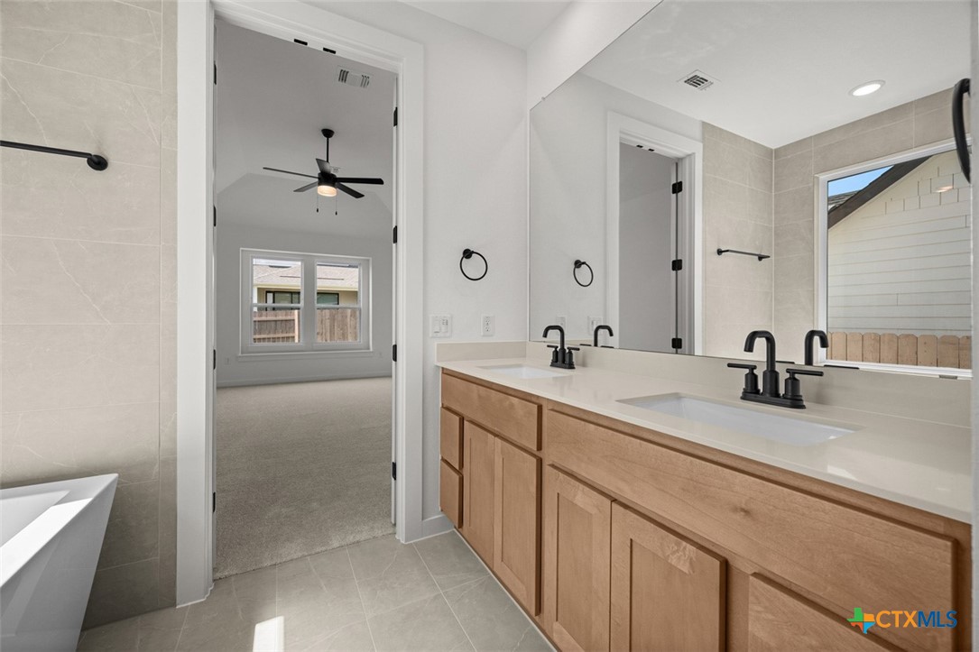 9505 Golden Lion Drive Property Photo 12